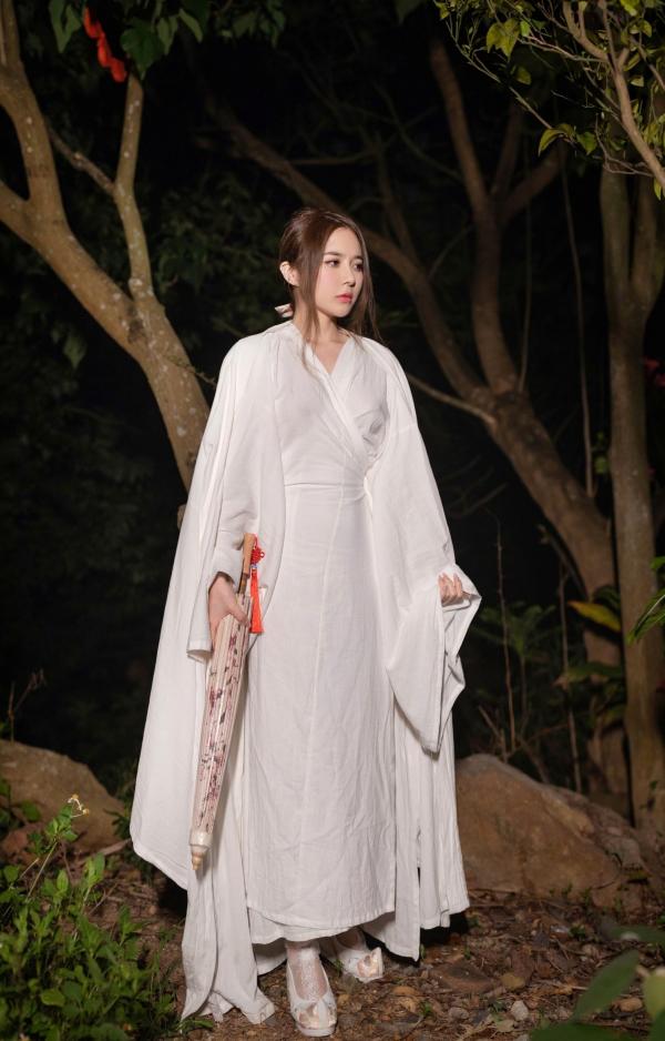 鱼子酱fish   XR-Uncensored-鱼子酱Fish-《小树林的故事》-XiuRen秀人网-内购私第33张图片