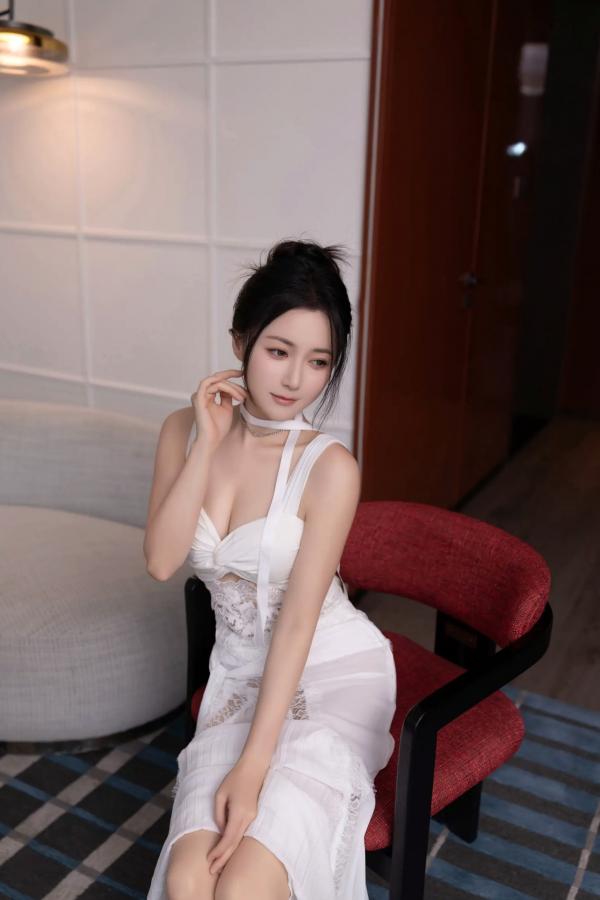 鱼子酱fish   鱼子酱Fish 白裙诱惑室内私房大尺度写真，纯欲女神酒店床边清纯与性感并存[120P]第14张图片