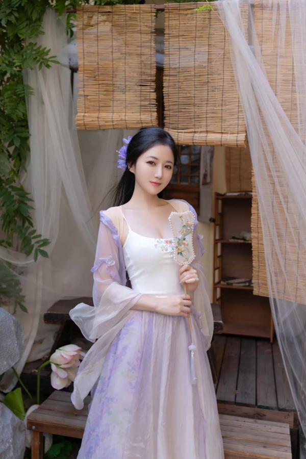 鱼子酱fish   鱼子酱Fish 蝴蝶：轻纱古风私房写真，竹影下的清冷气质与大尺度诱惑第5张图片