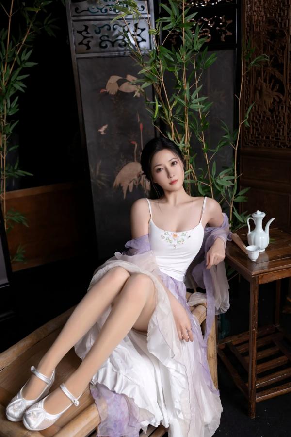 鱼子酱fish   鱼子酱Fish 蝴蝶：轻纱古风私房写真，竹影下的清冷气质与大尺度诱惑第18张图片
