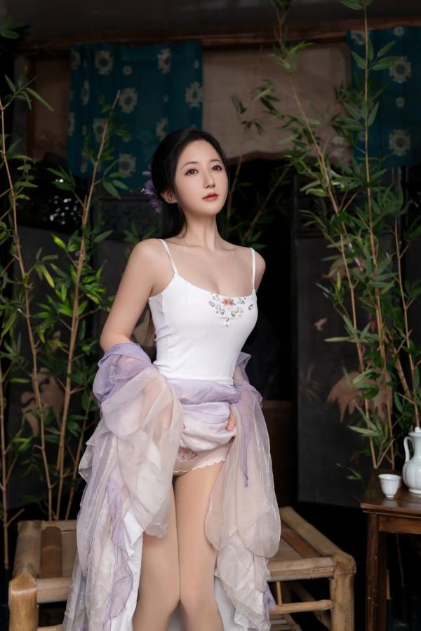 鱼子酱fish   鱼子酱Fish 蝴蝶：轻纱古风私房写真，竹影下的清冷气质与大尺度诱惑第20张图片