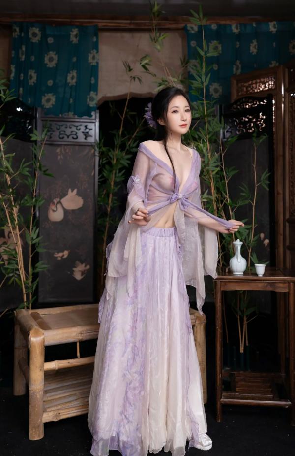 鱼子酱fish   鱼子酱Fish 蝴蝶：轻纱古风私房写真，竹影下的清冷气质与大尺度诱惑第111张图片