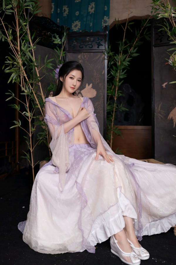 鱼子酱fish   鱼子酱Fish 蝴蝶：轻纱古风私房写真，竹影下的清冷气质与大尺度诱惑第116张图片