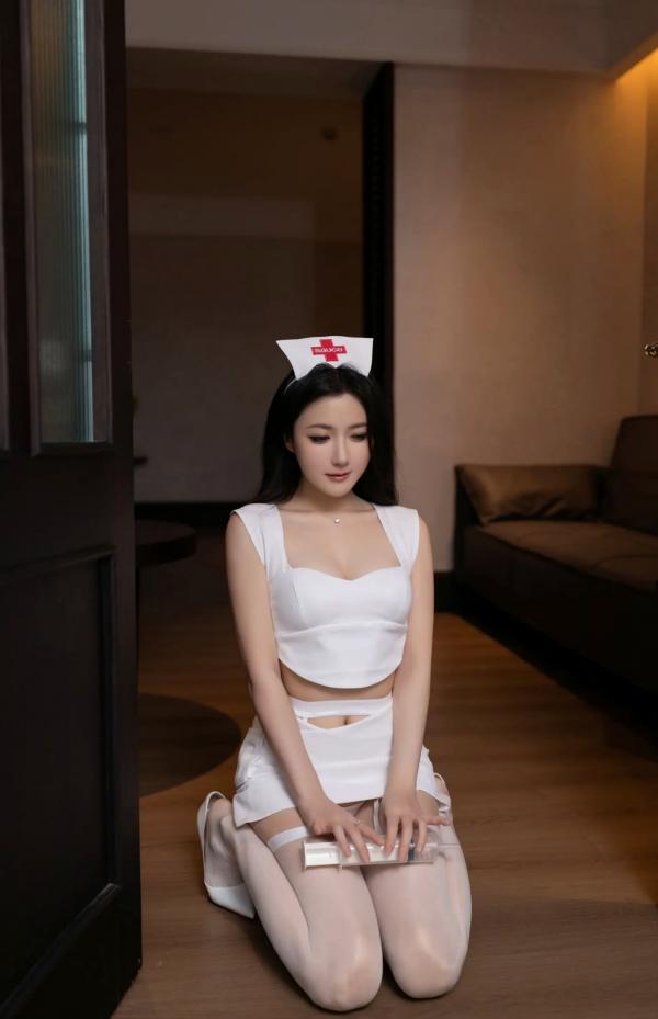 鱼子酱fish   《鱼子酱Fish 白色护士[120P]》制服诱惑私房写真，极致大胆性感，曼妙身姿尽显美腿诱惑第22张图片