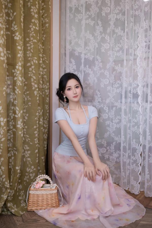 鱼子酱fish   [XR] 鱼子酱Fish 森系私房照，绝美气质与复古风情，精致容颜与曼妙身材的极致演绎 [120P]第2张图片