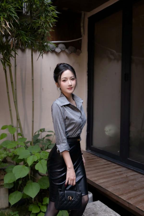 鱼子酱fish   [XR] 鱼子酱Fish 按摩大尺度私房照，黑色内衣诱惑，展现极品身材与曼妙曲线[120P]第1张图片