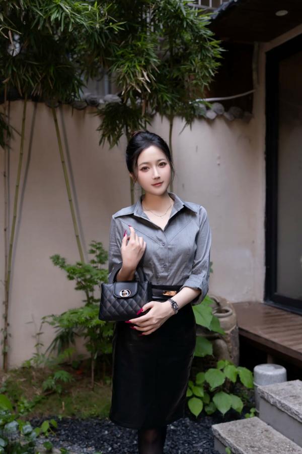 鱼子酱fish   [XR] 鱼子酱Fish 按摩大尺度私房照，黑色内衣诱惑，展现极品身材与曼妙曲线[120P]第2张图片