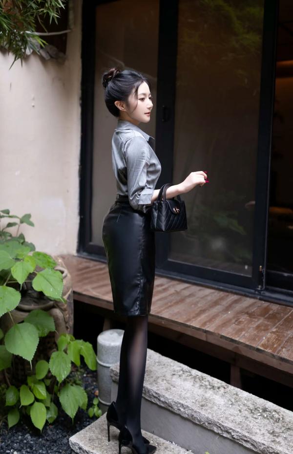 鱼子酱fish   [XR] 鱼子酱Fish 按摩大尺度私房照，黑色内衣诱惑，展现极品身材与曼妙曲线[120P]第5张图片