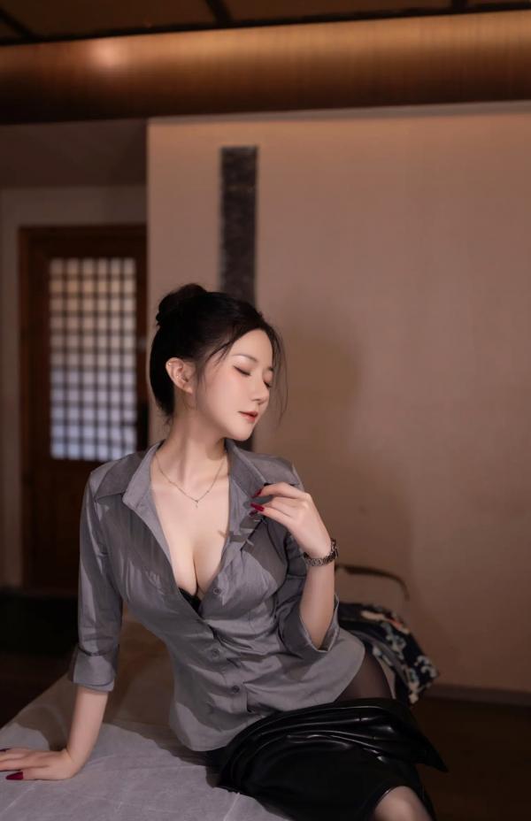 鱼子酱fish   [XR] 鱼子酱Fish 按摩大尺度私房照，黑色内衣诱惑，展现极品身材与曼妙曲线[120P]第19张图片