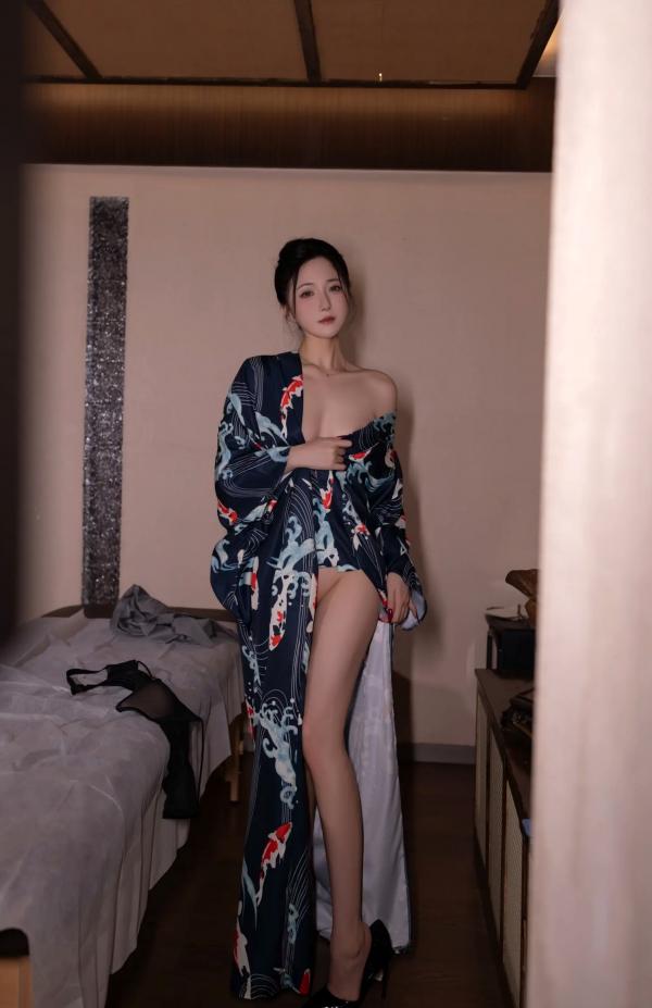 鱼子酱fish   [XR] 鱼子酱Fish 按摩大尺度私房照，黑色内衣诱惑，展现极品身材与曼妙曲线[120P]第78张图片