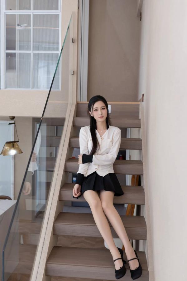 鱼子酱fish   [XR] 鱼子酱Fish 《姐姐》私房写真，居家职业装御姐优雅诱惑，曼妙身姿[121P]第3张图片