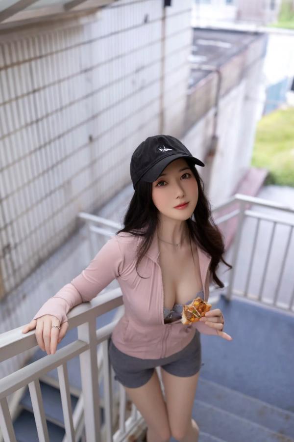 鱼子酱fish   [XR] 鱼子酱Fish 披萨主题创意私房照，大尺度性感身材曲线呈现第25张图片