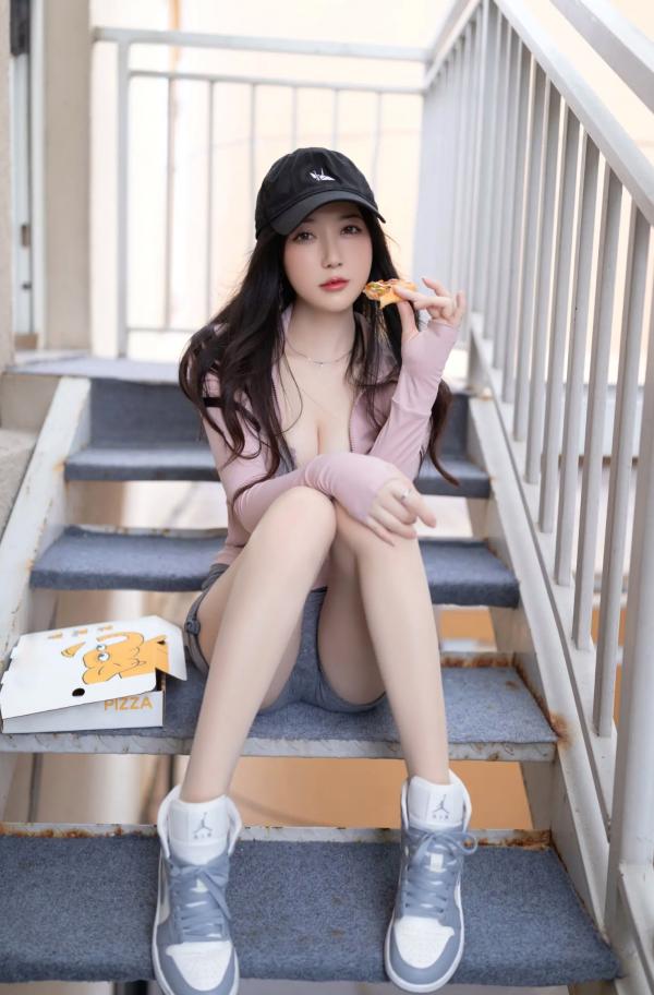 鱼子酱fish   [XR] 鱼子酱Fish 披萨主题创意私房照，大尺度性感身材曲线呈现第28张图片