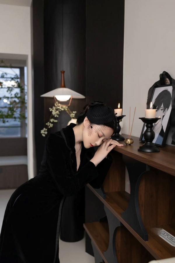 鱼子酱fish   [XR] 鱼子酱Fish 未亡人系列高清私房写真，神秘蕾丝黑丝制服诱惑，极致身材尽显成熟冷艳风采 [120P]第3张图片