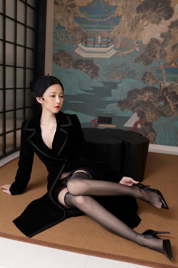 鱼子酱fish   [XR] 鱼子酱Fish 未亡人系列高清私房写真，神秘蕾丝黑丝制服诱惑，极致身材尽显成熟冷艳风采 [120P]第9张图片