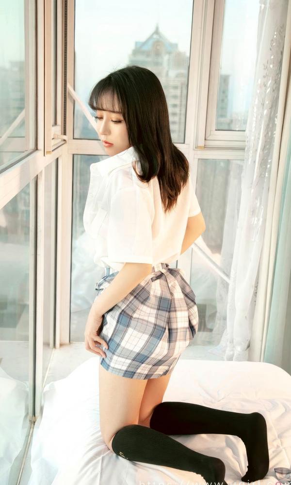 白亦Ada   UGirlsApp尤果圈爱尤物-2929-白亦ADA-《香色格子裙》JK制服清新校园风拍摄第22张图片