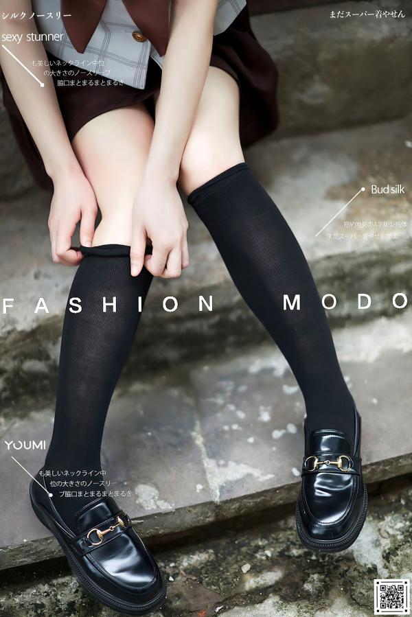 白亦Ada   YouMi尤蜜-白亦Ada《JK失乐园》复古建筑下的校服少女，极品制服诱惑与性感街拍写意第1张图片