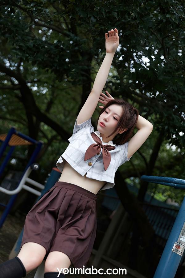 白亦Ada   YouMi尤蜜-白亦Ada《JK失乐园》复古建筑下的校服少女，极品制服诱惑与性感街拍写意第2张图片
