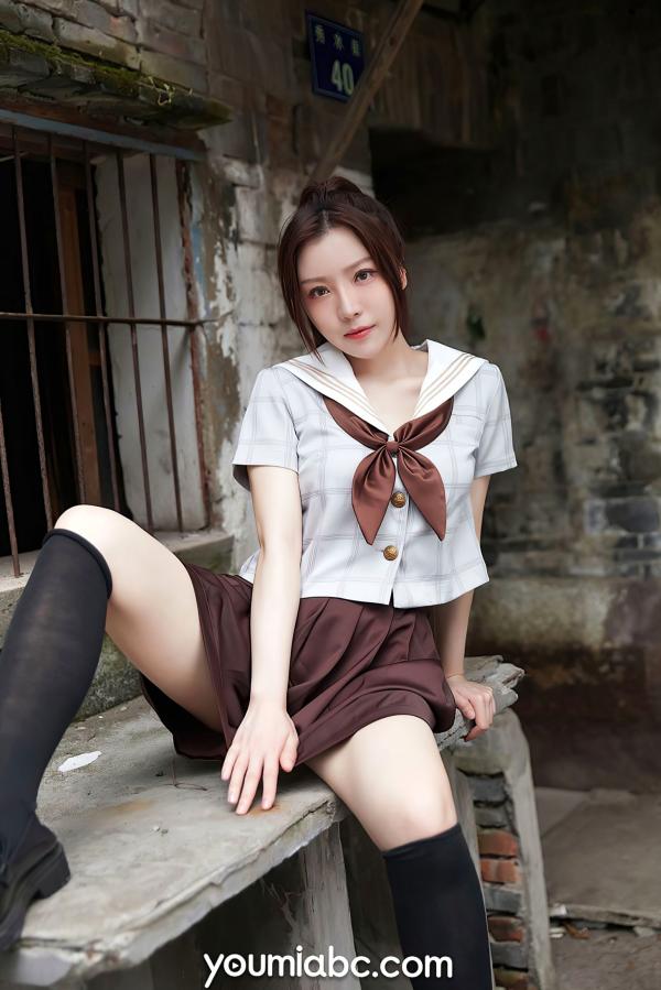 白亦Ada   YouMi尤蜜-白亦Ada《JK失乐园》复古建筑下的校服少女，极品制服诱惑与性感街拍写意第7张图片