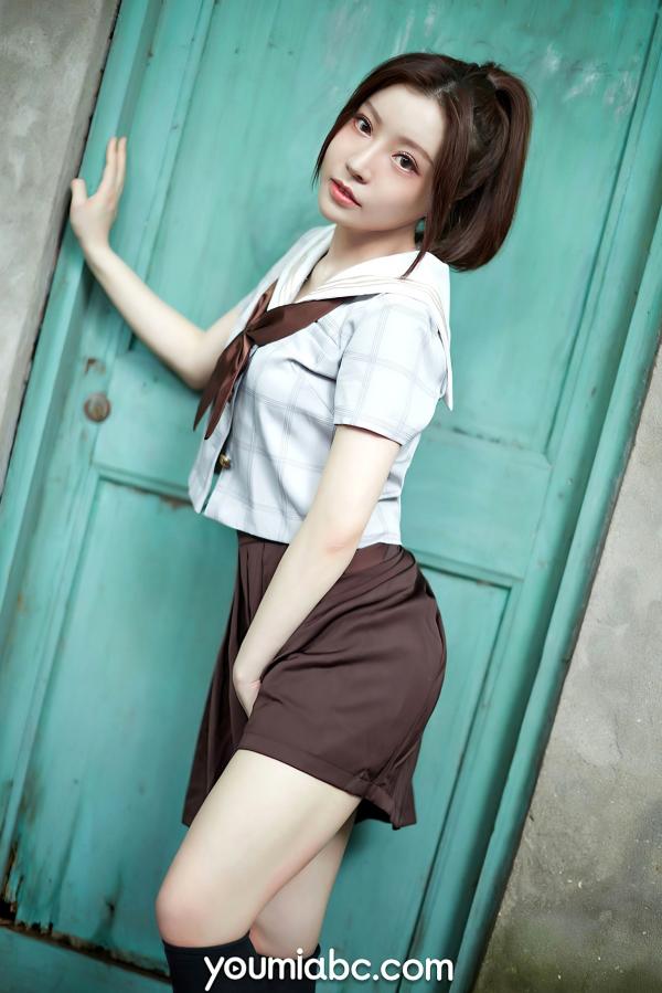 白亦Ada   YouMi尤蜜-白亦Ada《JK失乐园》复古建筑下的校服少女，极品制服诱惑与性感街拍写意第9张图片