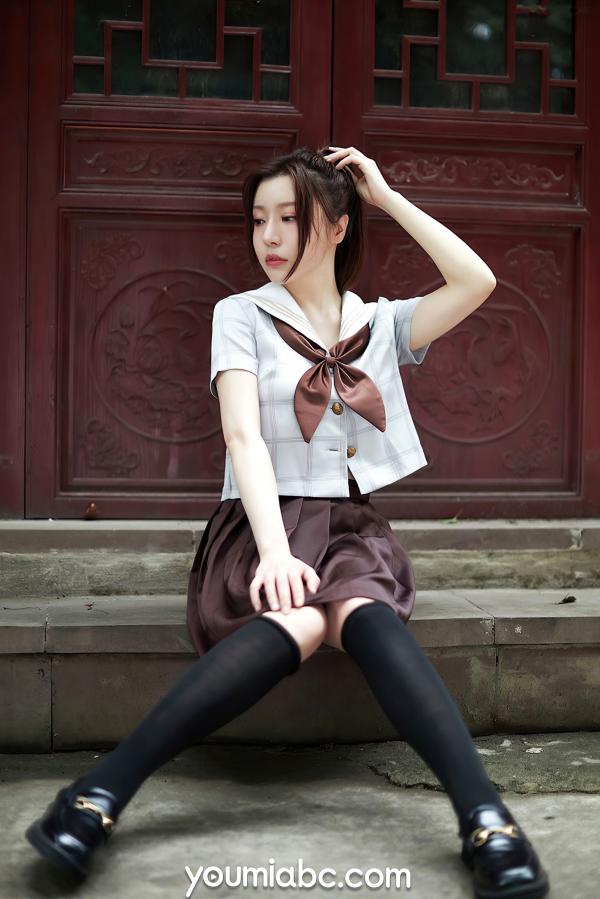 白亦Ada   YouMi尤蜜-白亦Ada《JK失乐园》复古建筑下的校服少女，极品制服诱惑与性感街拍写意第10张图片