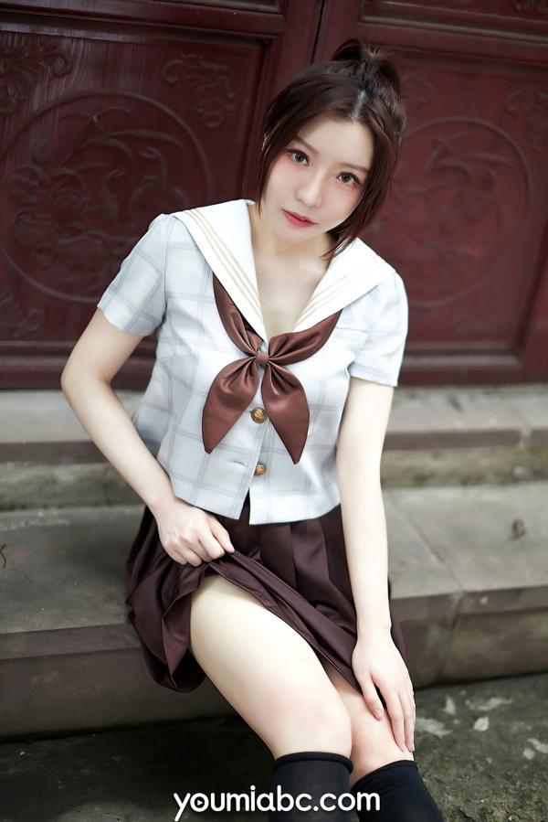 白亦Ada   YouMi尤蜜-白亦Ada《JK失乐园》复古建筑下的校服少女，极品制服诱惑与性感街拍写意第11张图片