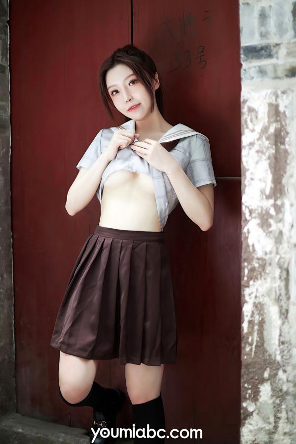 白亦Ada   YouMi尤蜜-白亦Ada《JK失乐园》复古建筑下的校服少女，极品制服诱惑与性感街拍写意第14张图片