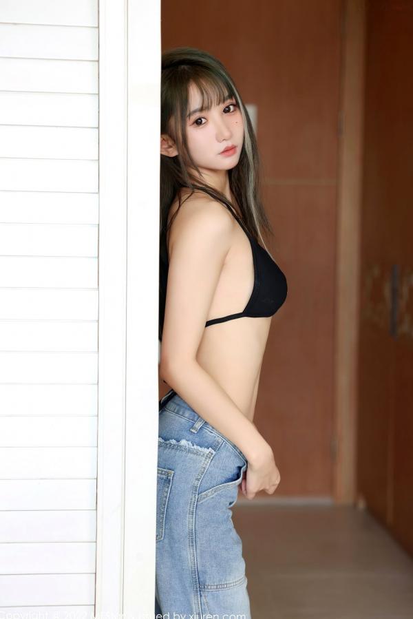 小果冻儿jelly   【MFStar模范学院】小果冻儿Jelly海南岛旅拍，极品美腿牛仔裤搭配黑色蕾丝内衣，演绎清纯甜美与性感诱惑，火辣迷人，第553期第4张图片