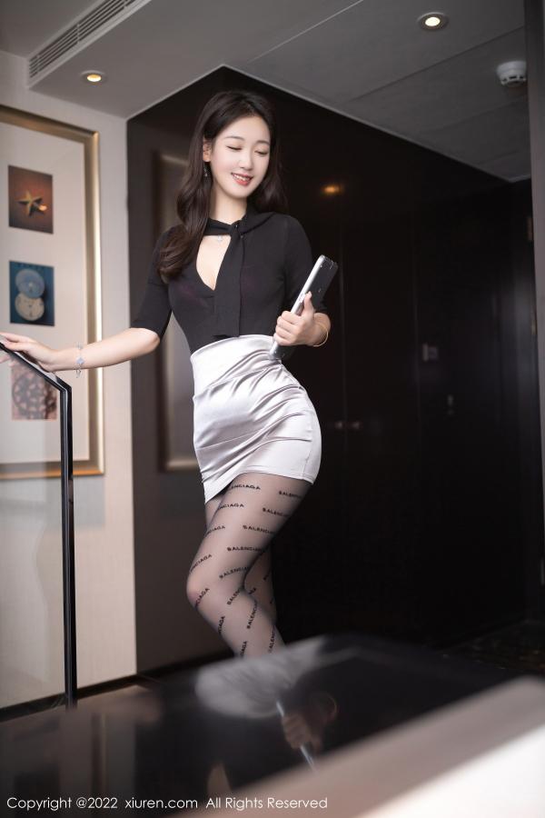 唐安琪  [XiuRen]高清写真图 2022.11.21 No.5887 唐安琪 黑丝短裙第3张图片
