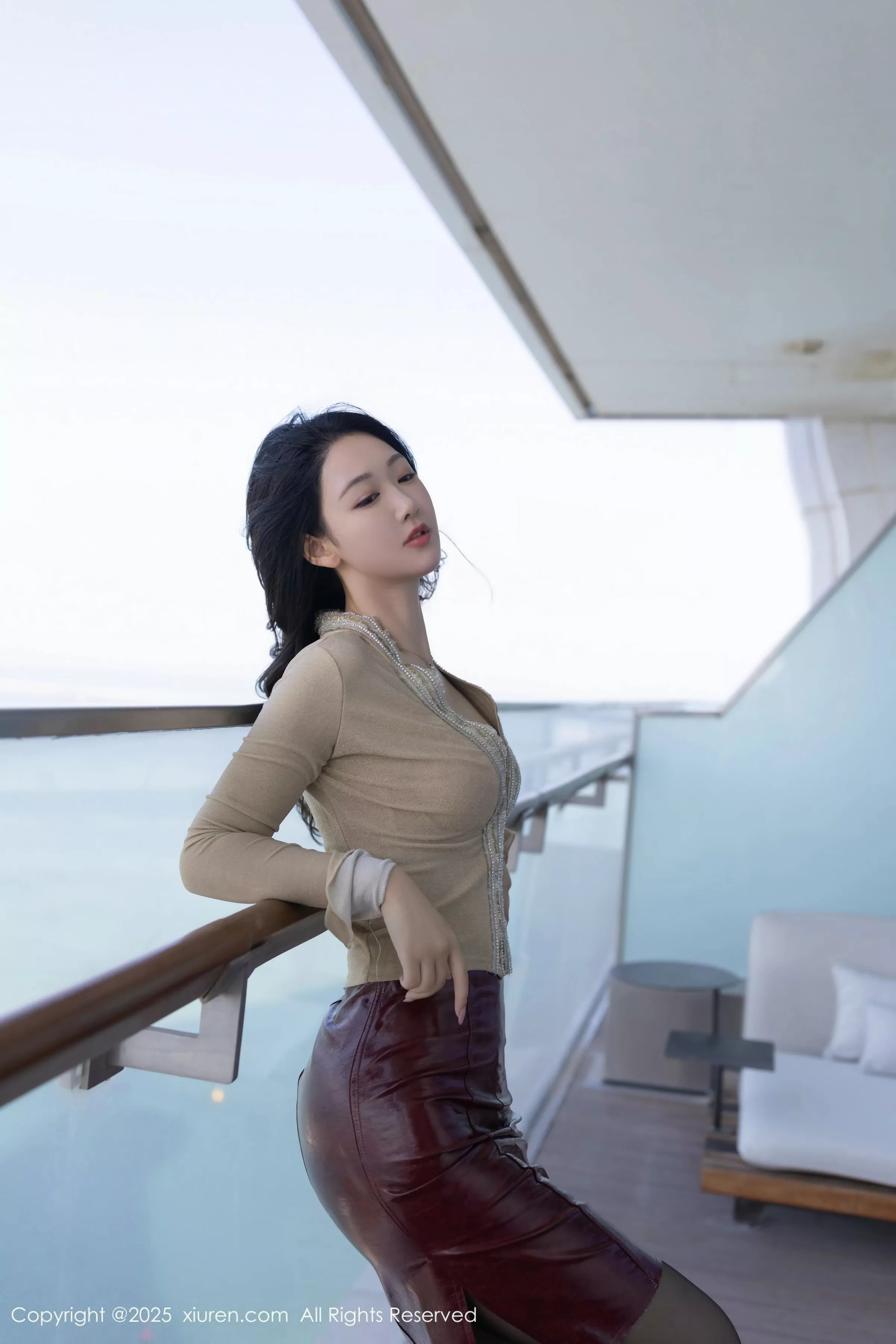 唐安琪  [XiuRen]高清写真图 2025.05.19 No.10296 唐安琪 红色皮裙第12张图片