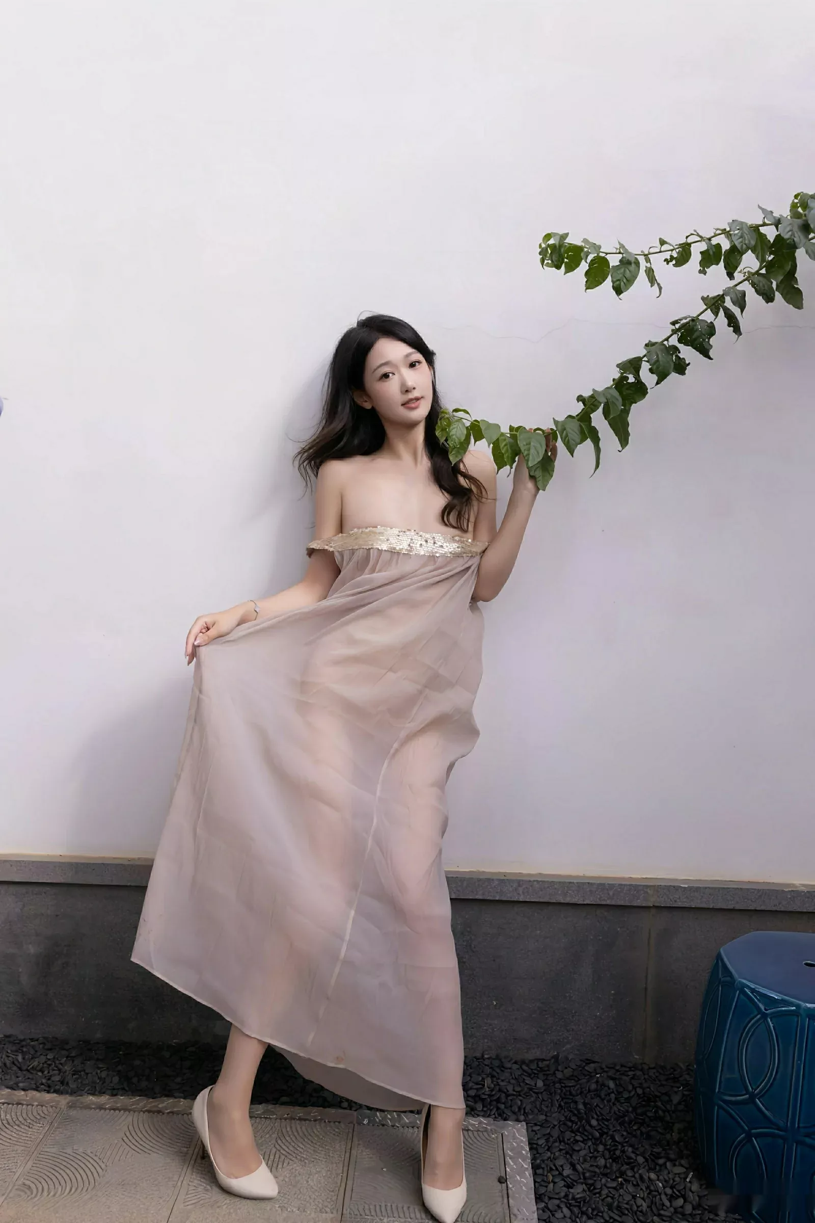 唐安琪  [XiuRen]高清写真图 2025.08.04 No.10619 唐安琪 浅色薄纱第2张图片