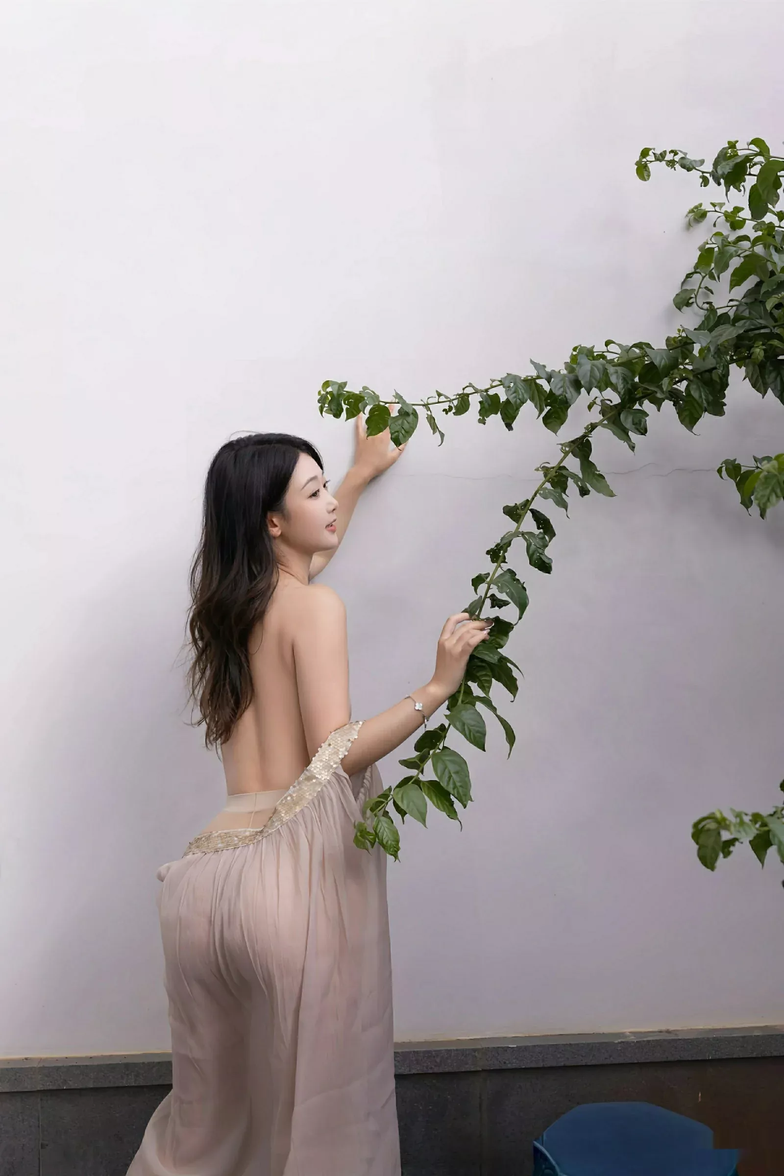 唐安琪  [XiuRen]高清写真图 2025.08.04 No.10619 唐安琪 浅色薄纱第11张图片