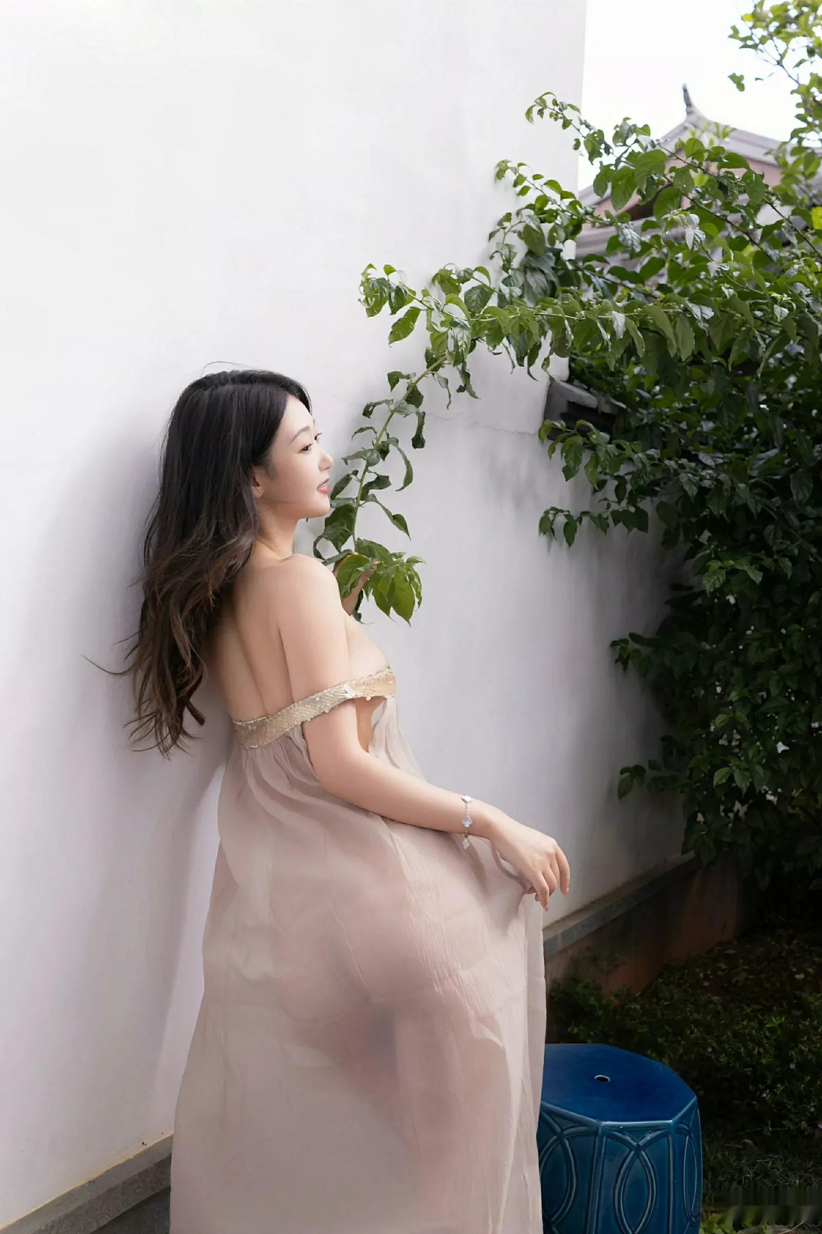 唐安琪  [XiuRen]高清写真图 2025.08.04 No.10619 唐安琪 浅色薄纱第12张图片