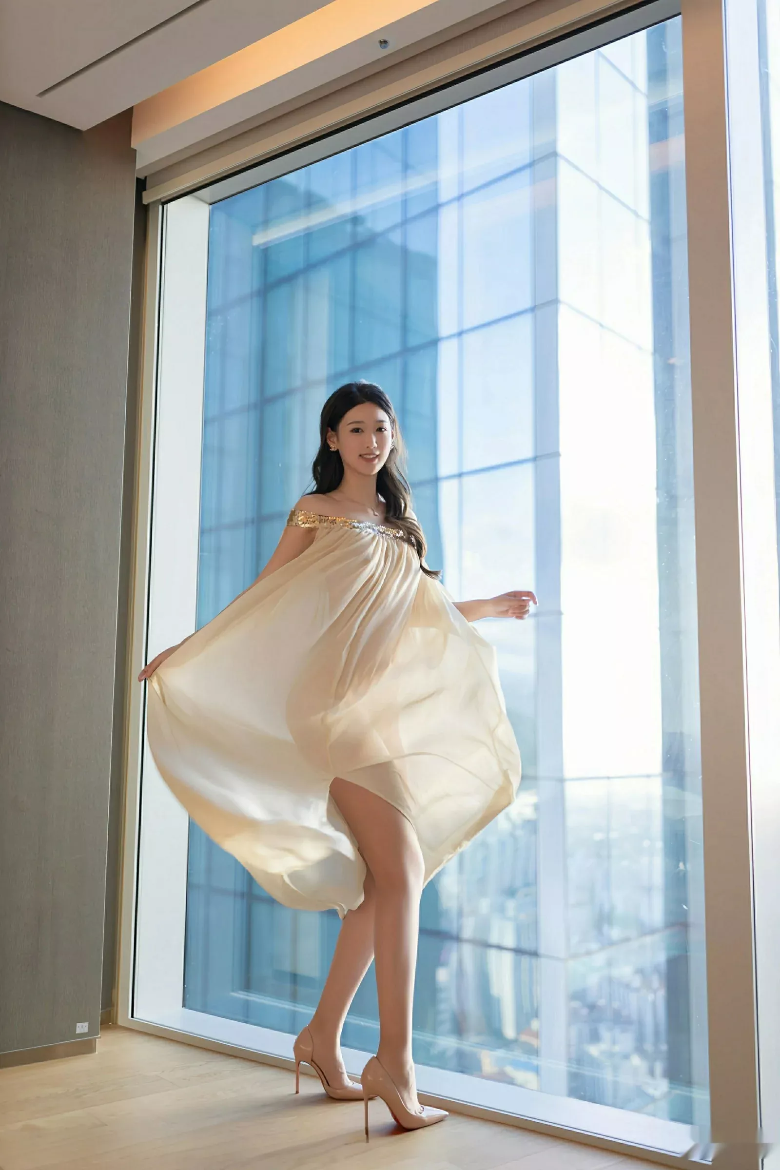 唐安琪  [XiuRen]高清写真图 2025.08.04 No.10619 唐安琪 浅色薄纱第13张图片