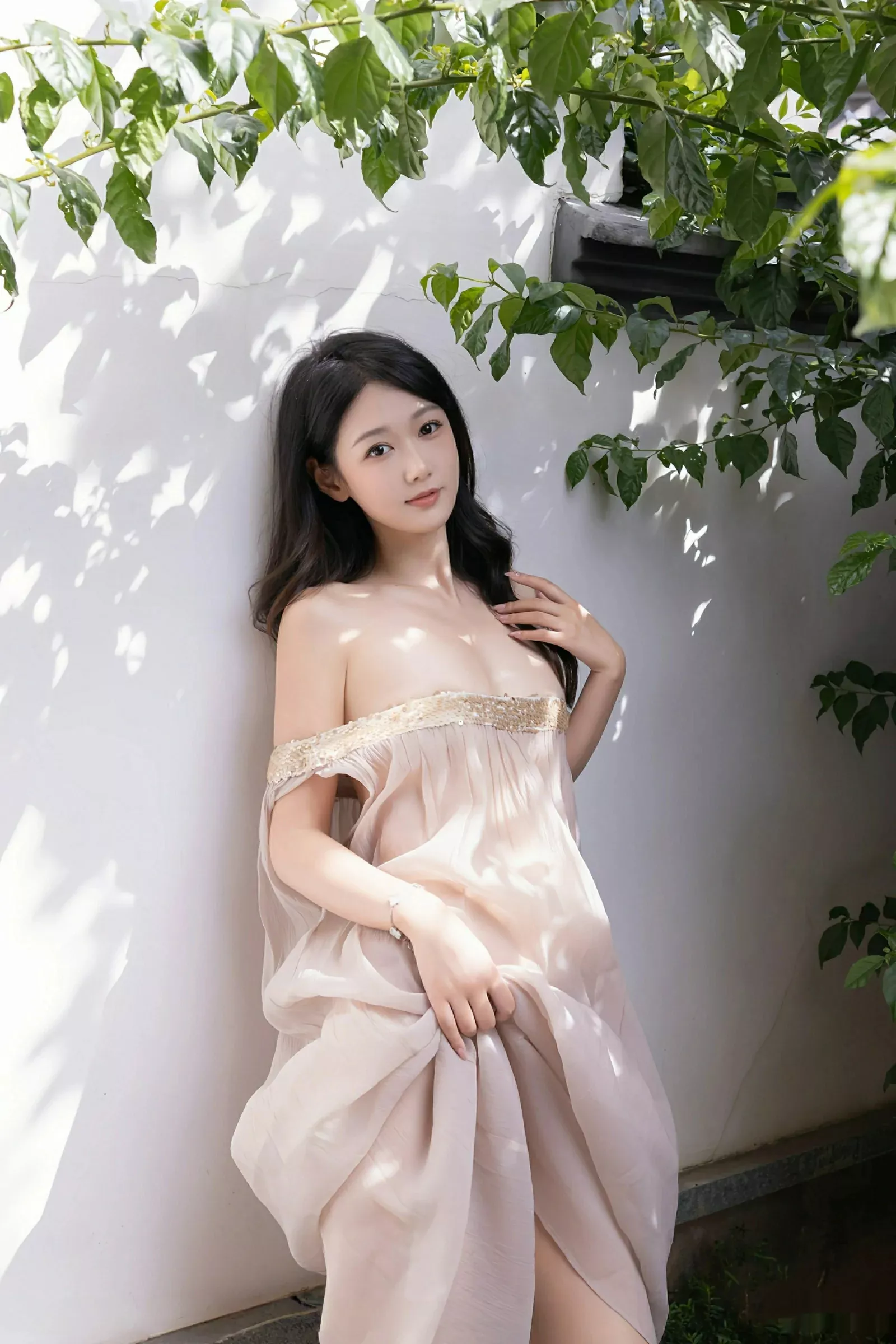 唐安琪  [XiuRen]高清写真图 2025.08.04 No.10619 唐安琪 浅色薄纱第14张图片