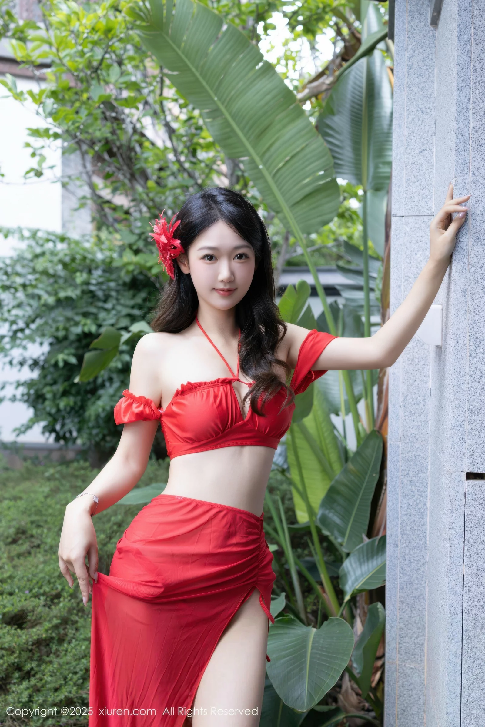 唐安琪  [XiuRen]高清写真图 2025.08.18 No.10662 唐安琪 红色泳衣第1张图片