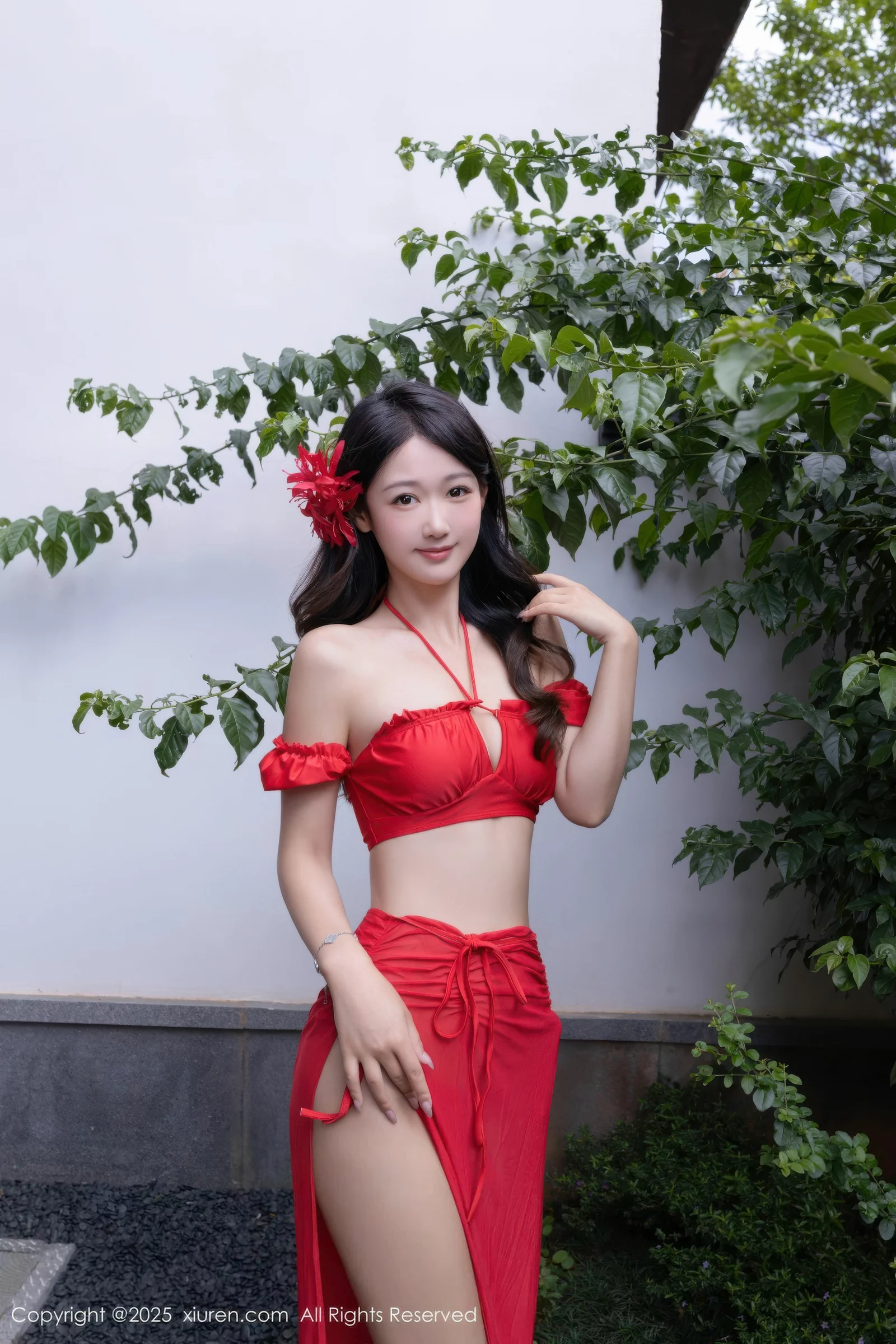 唐安琪  [XiuRen]高清写真图 2025.08.18 No.10662 唐安琪 红色泳衣第7张图片