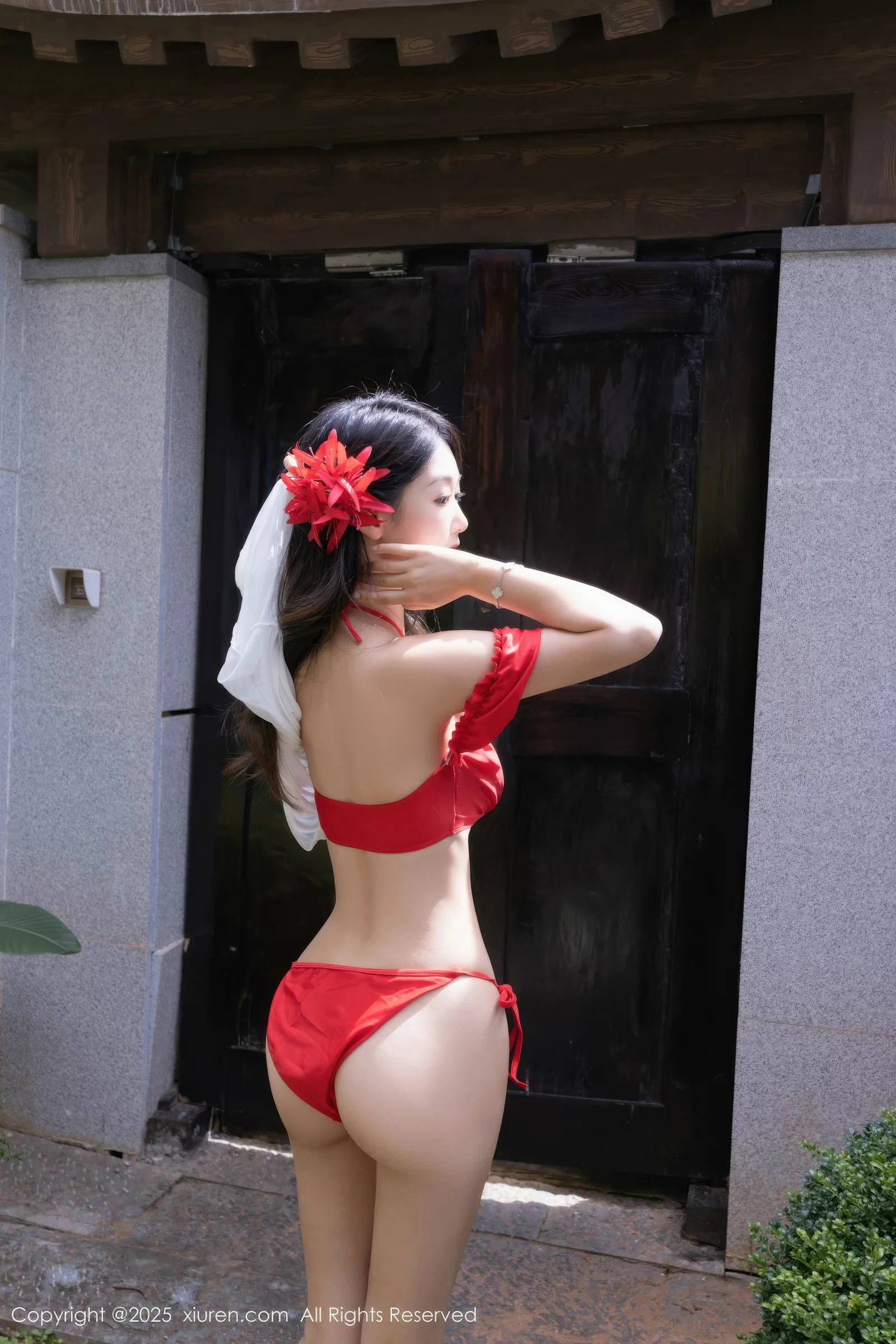 唐安琪  [XiuRen]高清写真图 2025.08.18 No.10662 唐安琪 红色泳衣第20张图片