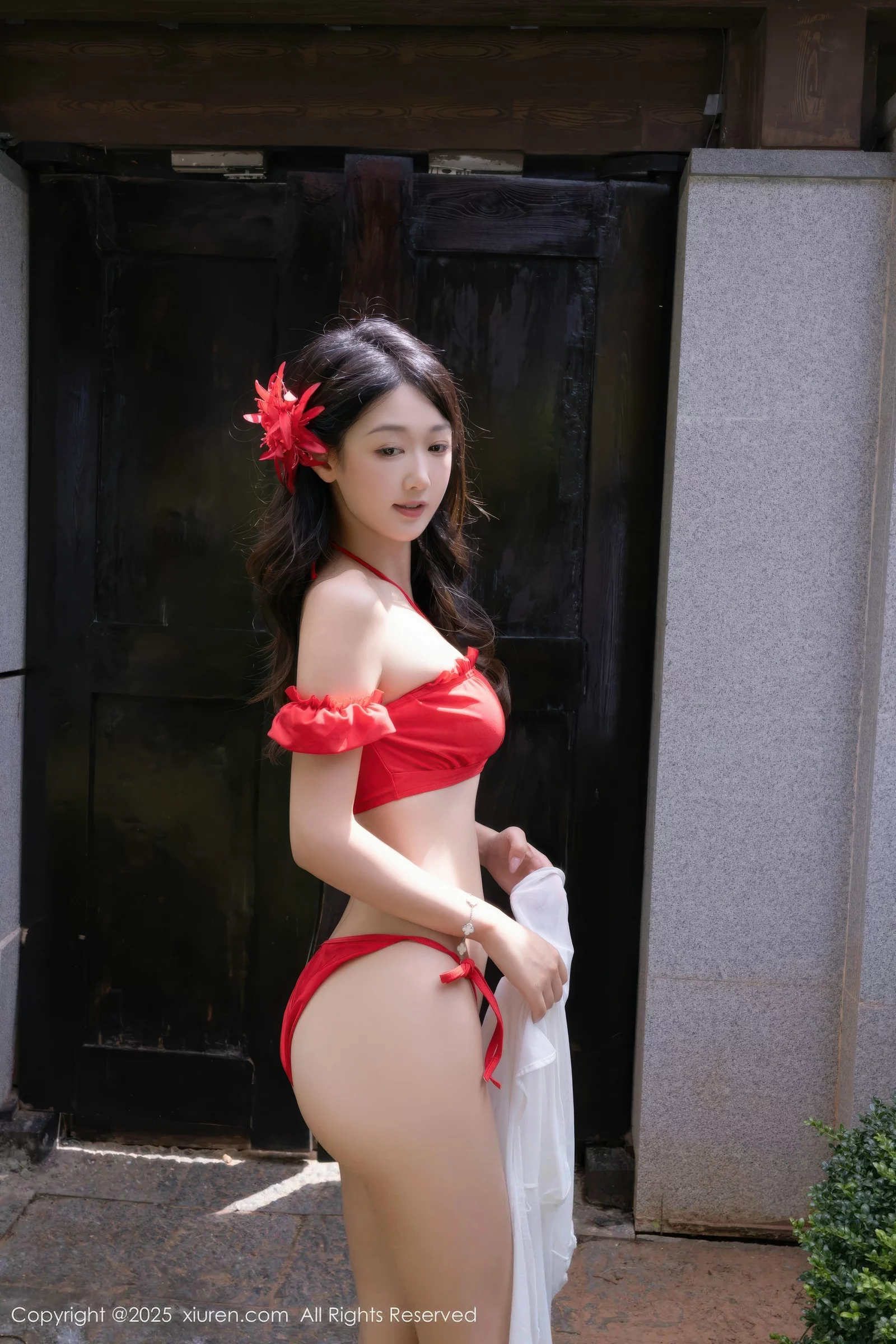 唐安琪  [XiuRen]高清写真图 2025.08.18 No.10662 唐安琪 红色泳衣第21张图片