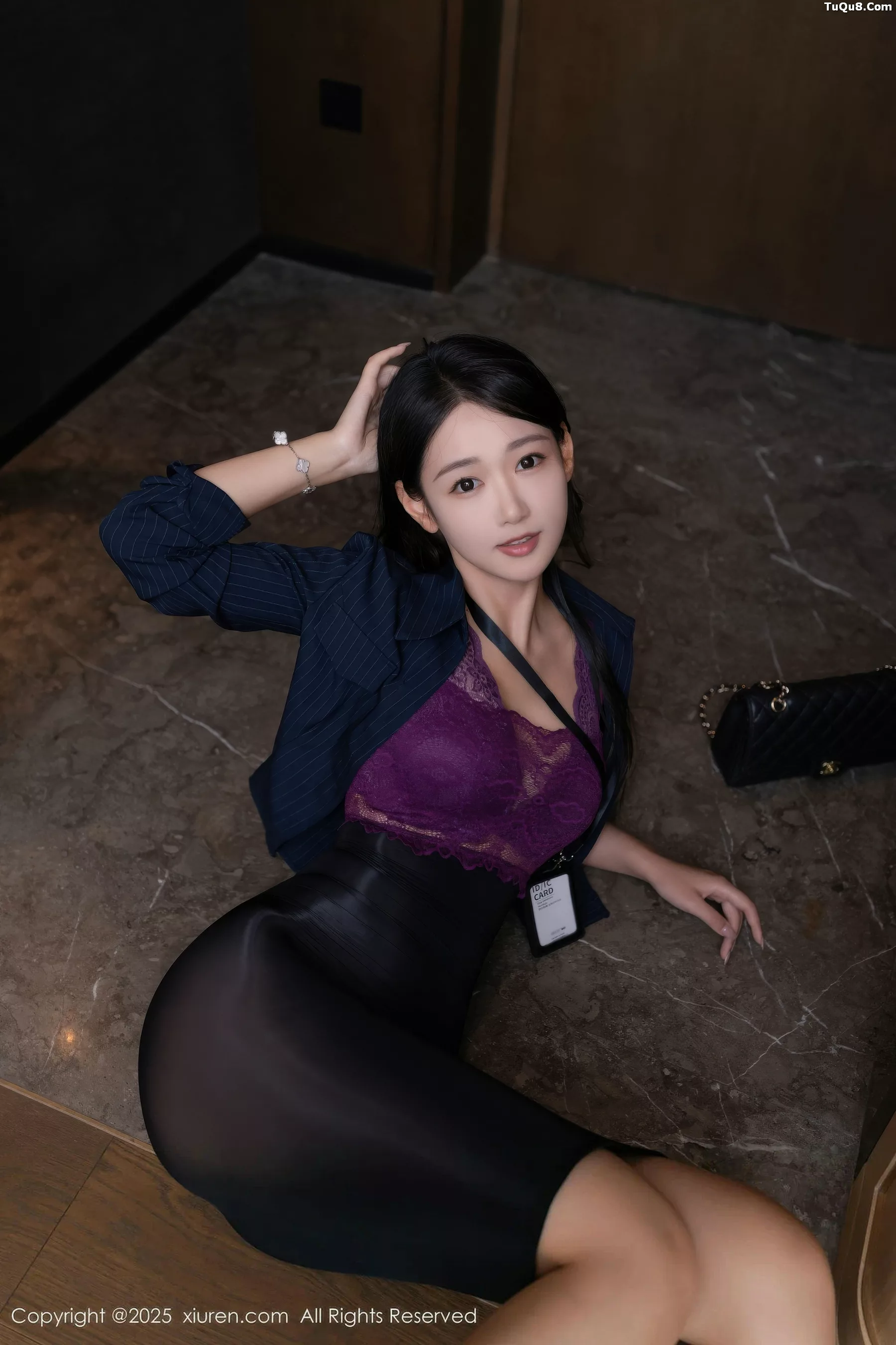 唐安琪  [XiuRen]高清写真图 2025.10.27 No.10916 唐安琪 透视黑裙第9张图片