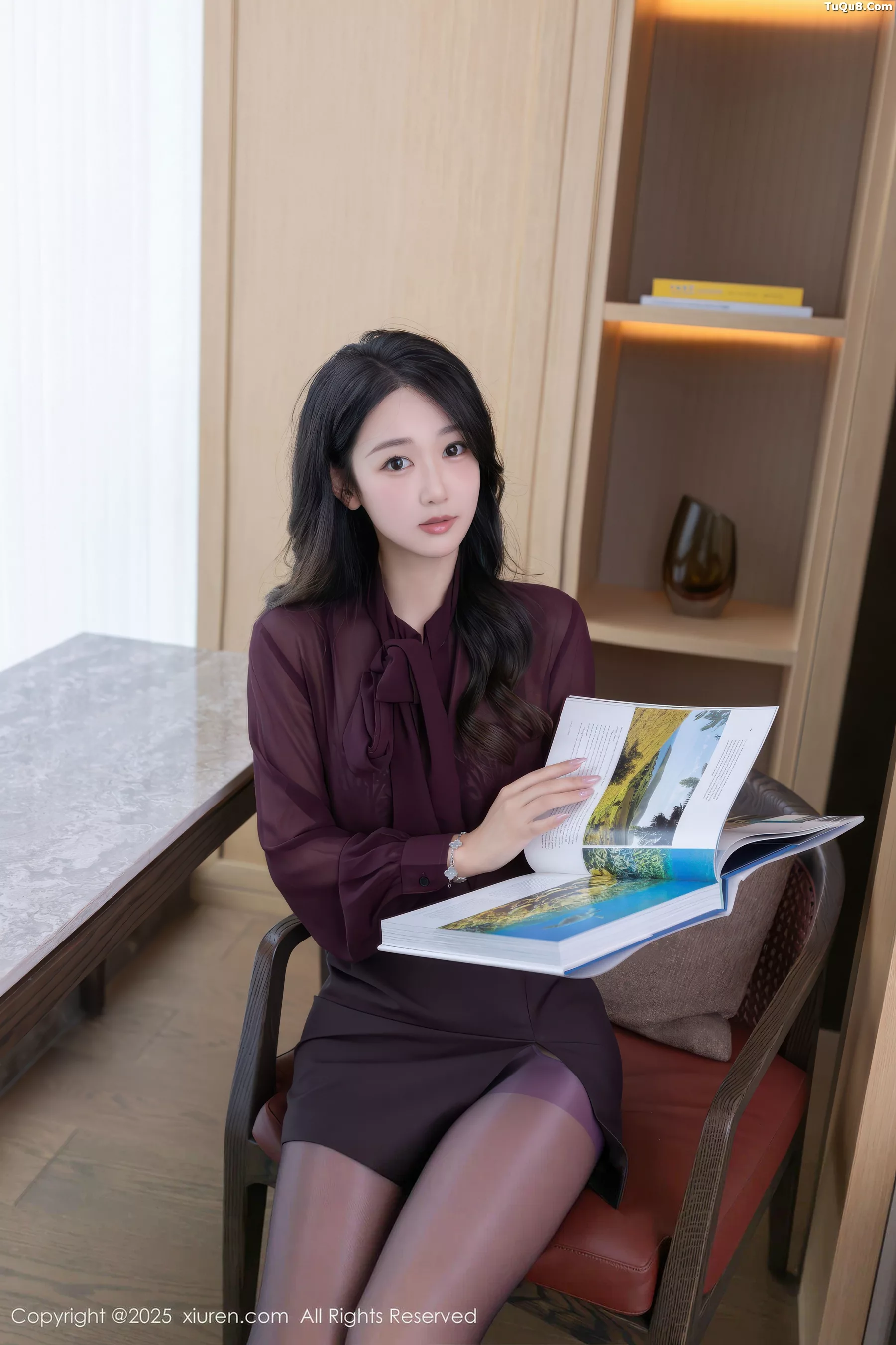 唐安琪  [XiuRen]高清写真图 2025.11.03 No.10941 唐安琪 性感OL服第7张图片