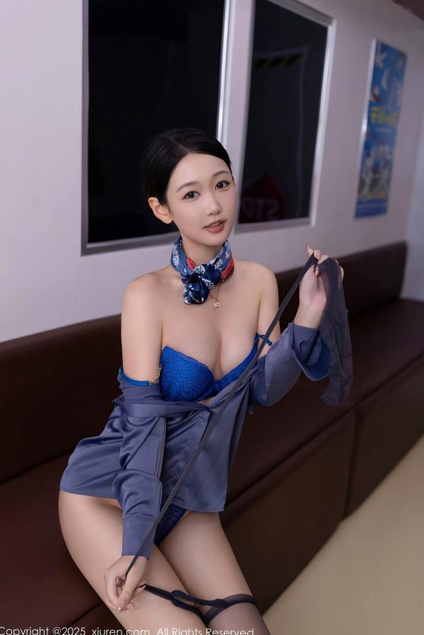 唐安琪   秀人网9824唐安琪：气质空姐制服诱惑，灰衬衫黑丝袜职场私房写真第56张图片