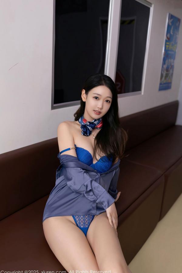 唐安琪   秀人网9824唐安琪：气质空姐制服诱惑，灰衬衫黑丝袜职场私房写真第58张图片