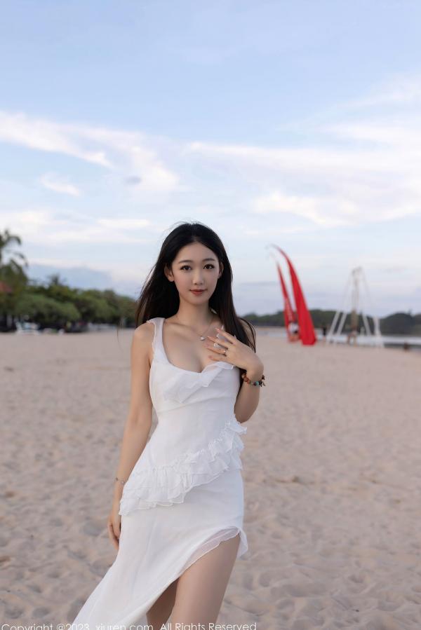 唐安琪   XiuRen秀人网6976唐安琪：白色吊带睡裙私房写真，居家唯美性感丝滑，冷艳魅力诱惑尽显（2023.06.26）第2张图片