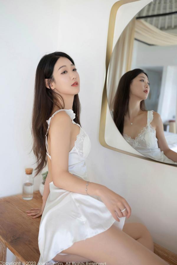 唐安琪   XiuRen秀人网6976唐安琪：白色吊带睡裙私房写真，居家唯美性感丝滑，冷艳魅力诱惑尽显（2023.06.26）第26张图片