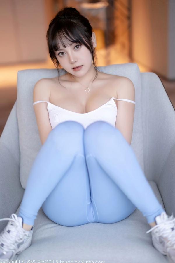 豆瓣酱   XiaoYu语画界-776-豆瓣酱：白色修身上衣与紧身瑜伽裤，演绎极致性感私房诱惑，展现绝美曲线与潮流韵味第3张图片