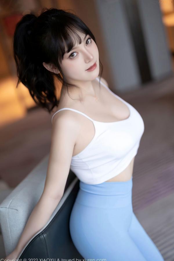 豆瓣酱   XiaoYu语画界-776-豆瓣酱：白色修身上衣与紧身瑜伽裤，演绎极致性感私房诱惑，展现绝美曲线与潮流韵味第9张图片