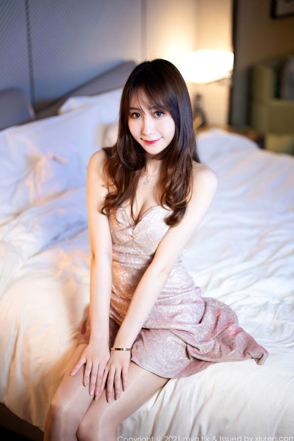 水水er   MyGirl美媛馆577水水er：优雅低胸吊带裙配超薄肉丝，室内私房写真，极致性感极致诱惑第4张图片