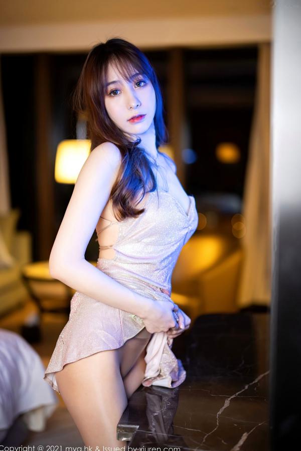 水水er   MyGirl美媛馆577水水er：优雅低胸吊带裙配超薄肉丝，室内私房写真，极致性感极致诱惑第37张图片