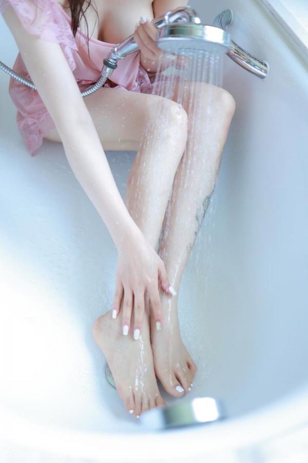 夏西CiCi  双马尾女孩夏西CiCi 粉色女仆浴室湿身第33张图片